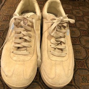 Puma Roma tan suede sneakers - women’s sz 9